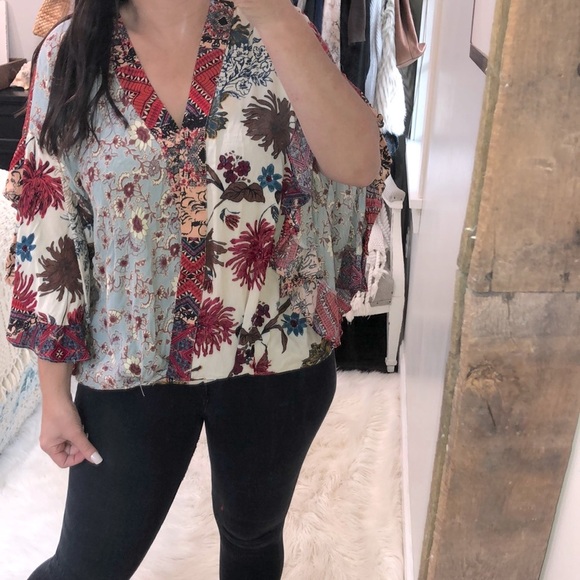 Umgee size medium ivory & blue boho top - Picture 2 of 7